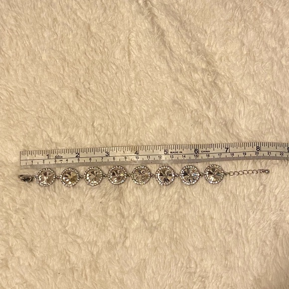 Austrian Crystal Bracelet Silvertone - Picture 2 of 5